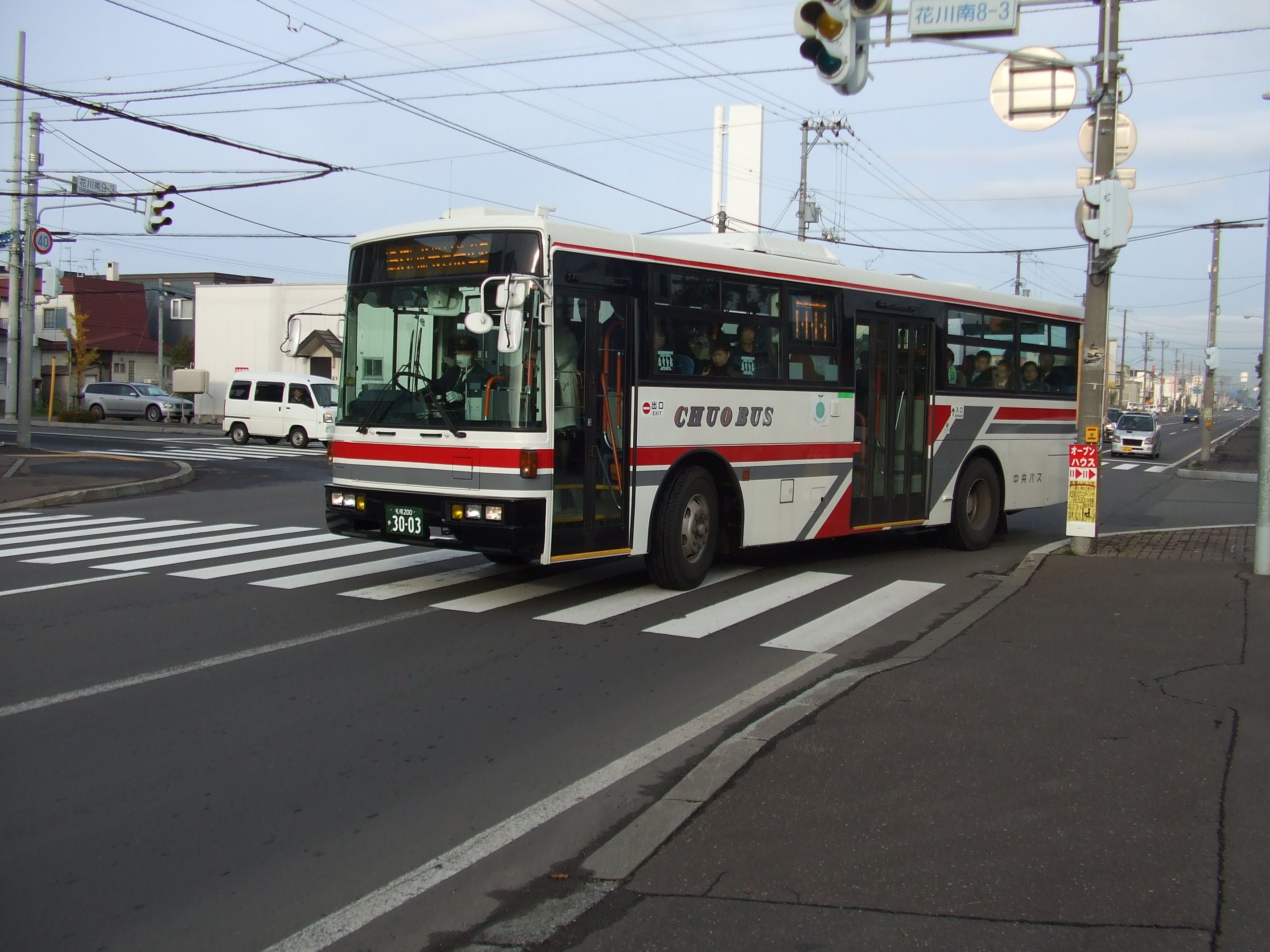 石狩営業所に名古屋市営バスから中古車がまたはいりました 北海道の送電線 バス